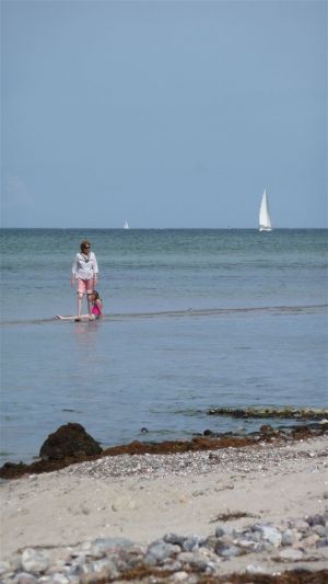 der Strand fällt flach ab, so ist er auch für kleinere Kinder eine Attraktion