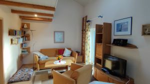 hier lässt sich spielen und lesen - mit Blick ib denn Garten