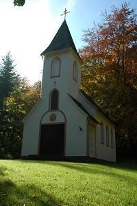 Eine kleine Kapelle oberhalb von Bontkirchen