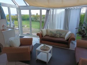 Zum großen, gemütlichen Wintergarten mit Meerblick, großen Falttüren und offenem Kamin braucht man wohl nicht mehr viel sagen/schreiben, oder?