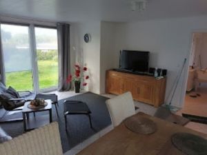 Wohnzimmer mit Ledercouch