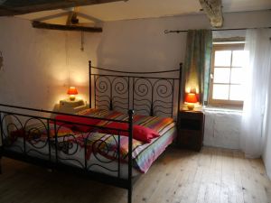 Eines der beiden separaten Schlafzimmer im Obergeschoss.