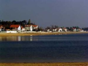 Die Hochburg der Austernzucht hat auch einen schön angelegten Strand an der Mündung der Seudre ins Meer (rund 15 km).