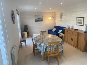 Bild 1: Ferienhaus "Strandmöwe" nur 50 m vom Strand entfernt in Denneville.