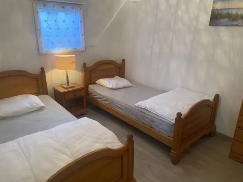 Schlafzimmer mit 2 Einzelbetten