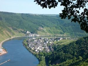 Burg Metternich in Beilstein-Mosel Im herrlichen Moselort Beilstein finden Sie die Burg Metternich mit einem grandiosen Blick auf die Mosel.