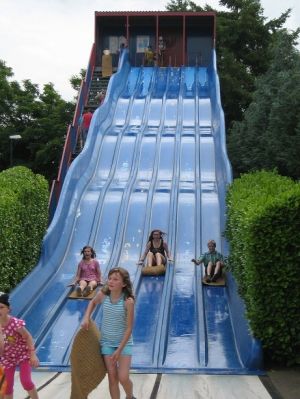 Freizeitpark Klotten Es gibt 3 große Freizeitparks in unserer Umgebung. Hier sind wir in Klotten an der Mosel.