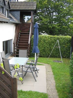Sitz- Grillecke Fewo 2 Genießen Sie die Ruhe in unseren Sitz- und Grillecken. Grillkohle und Zange liegen bereit. Ein Lagerfeuer am Abend?