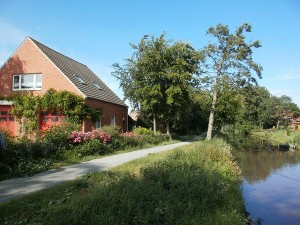Ferienwohnung in Ihlow: Haus am Fluß, Garten, Nordseenähe, Familien,Paare,Singles, Hund kostenlos