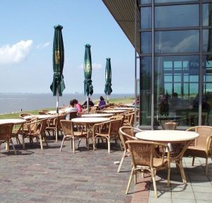 Cafe Strandlust mit Blick aufs Meer an der Knock
