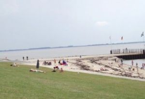Blick auf den Strand an der Knock gleich hinter Emden bei Rysum
