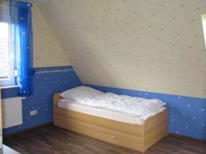 linke Seite, 
mit Ausziehbett