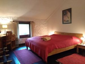 Schlafzimmer mit Doppelbett (2x90cm)
