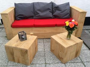 Nehmen Sie Platz auf dieser gemütlichen Bank