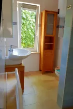 Badezimmer mit ebenerdiger Dusche 