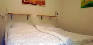Schlafzimmer mit Doppelbett