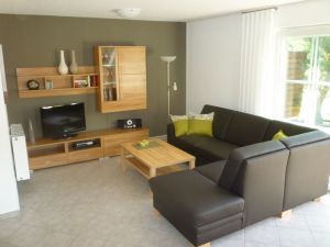 EG Ferienwohnung Wiek Rotdornweg Ferienwohnungen bis 4 Personen mit Terrasse, Garten und 2 Fahrräder, siehe Homepage.