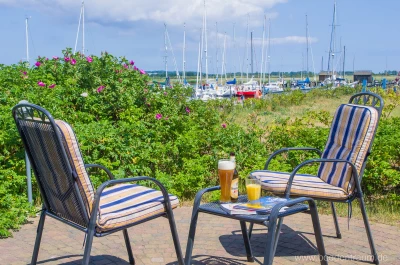 Ferienhaus in Mönchgut: Haus Morgenrot Reet gedeckt (Mönchgut auf Rügen) direkt am Meer
