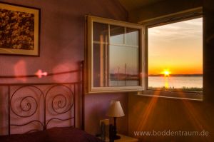 Blick auf den Bodden.. Sonnenauf- und - untergang..
