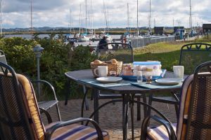 Bild 2: 2 Doppelhaushälften unter Reet für bis zu 12 Personen