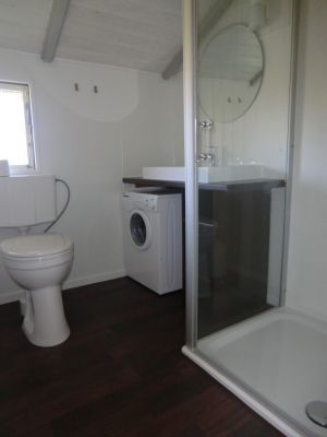 neues Bad in 2012, mit erhöhter Toilette und ebenerdigen Duscheinstieg