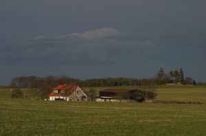 Herrliche Alleinlage Keine Rücksicht auf Nachbarn nehmen müssen...
Hundegebell, Kinderspielen, Rockmusik... hier kann sich jeder frei entfalten.
oder aber die absolute Ruhe und Stille finden.