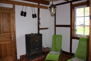 Im Saunahaus laden zwei Relaxliegen zum Verweilen ein.