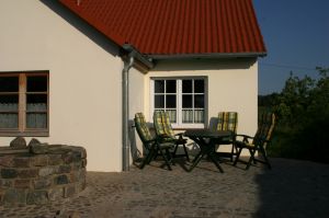 Sonnenterasse Im allseitig umschlossenen Innnehof findet sich immmer ein windstilles Sonnenplätzchen.