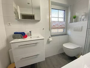 Bild 10: Norddeich Ferienwohnung "Jolle" bis 4 Personen+Hund 2 Schlafzimmer WLAN