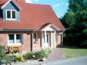 Ferienhaus in Sierksdorf: Ferienhaus BUTEN gemütliche Doppelhaushälfte mit Terrasse und Garten
