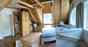 Das helle Obergeschoß läd ein zum Entspannen.