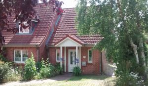 Bild 2: Ferienhaus BUTEN gemütliche Doppelhaushälfte mit Terrasse und Garten