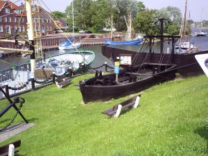 Mudderboot Alter Hafen Hooksiel
