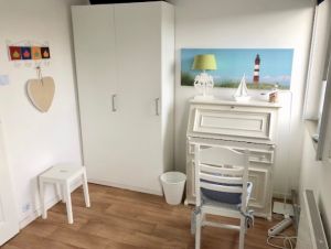 Kleiderschrank ud Sekretär