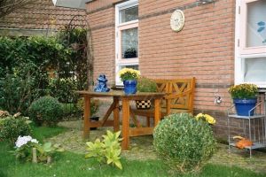 Bild 1: Haus Birgit mit eingezäunten Garten am Ijsselmeer für Urlaub mit dem Hund