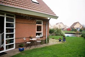 Bild 2: Haus Birgit mit eingezäunten Garten am Ijsselmeer für Urlaub mit dem Hund