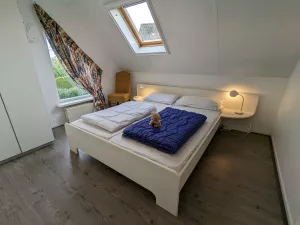 eines der beiden Schlafzimmer im OG