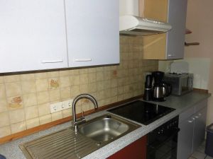 Einbauküche, E-Herd mit Ceran, Backofen, Kaffeepadmaschine Kühlschrank,Essgelegenheit, Dunstabzug, Toaster, Kaffeemaschine,