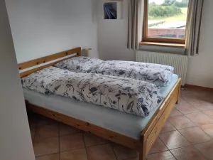 Doppelbett im Schlafzimmer