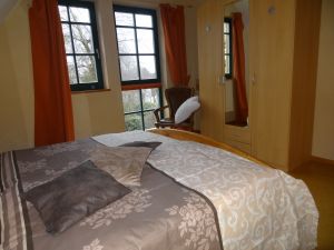 Schlafzimmer mit Doppelbett 2,00 x 1,80 m