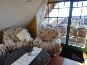 Helles, gemütliches Wohnzimmer mit "Wintergartenfeeling"