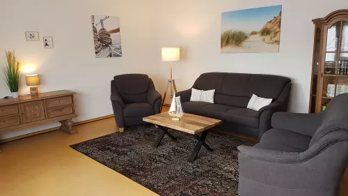 Wohnzimmer mit gemütlichen Sofas