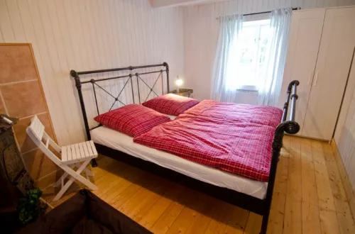 Schlafzimmer mit Doppelbett EG