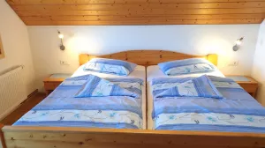 Bild 3: komfortable Fewo, "Fürbüüni", DG 4 Pers., Balkon, 2 DZ, 2 DU/WC, w-lan