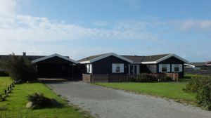 Bild 1: Neu renoviertes Ferienhaus in Løkken aus Holz, nur 100m vom Strand