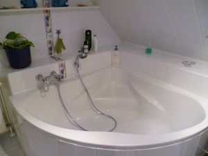 Bild 4: Zimmer im EFH, Pool, Garten, Terrassen