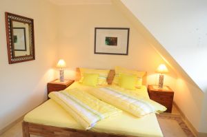 Großzügiges Doppelbett