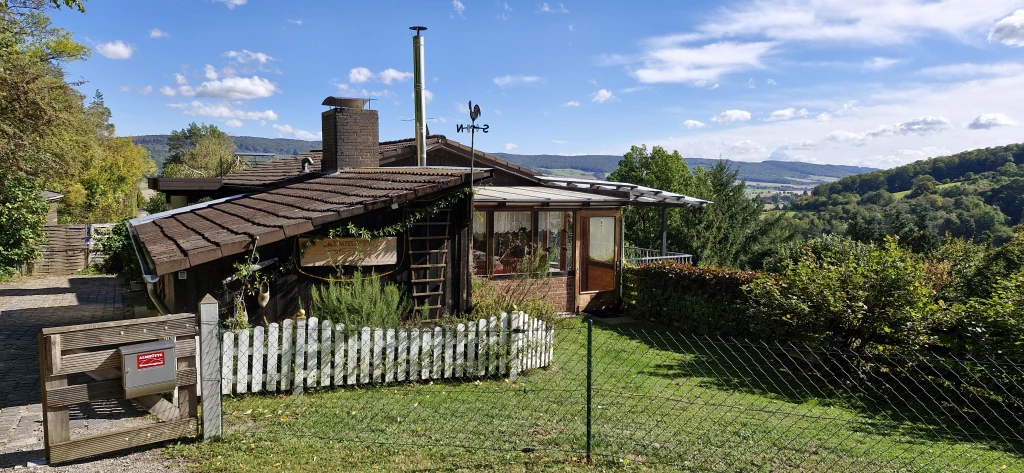 Panorama Ferienhaus am Waldrand - kompl. eingezäunt