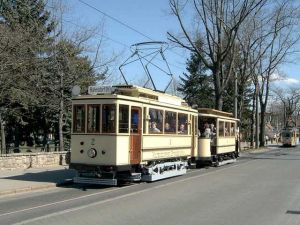 mit der Woltersdorfer- Straßenbahn kommen Sie fasst überall bequem hin.