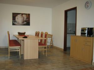 direkt neben der Küche